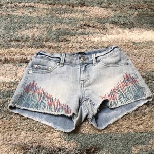 ⚡️SALE⚡️Adorable Levi’s shorts!